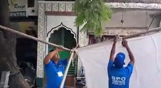 X/@SamirAlam : A mosque being covered with white cloth during Kanwar yatra in Haridwar |